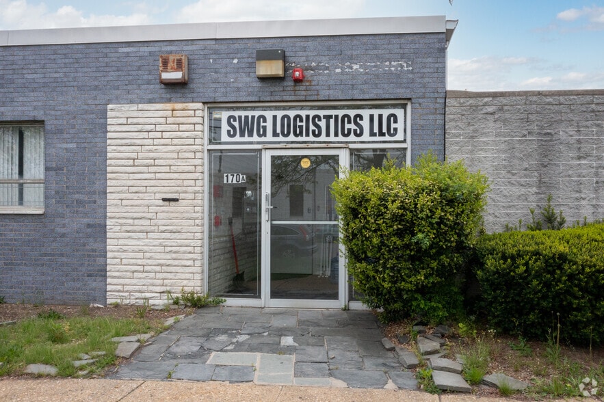 More Photos Of 170 Allen Blvd, Farmingdale Warehouse For Lease