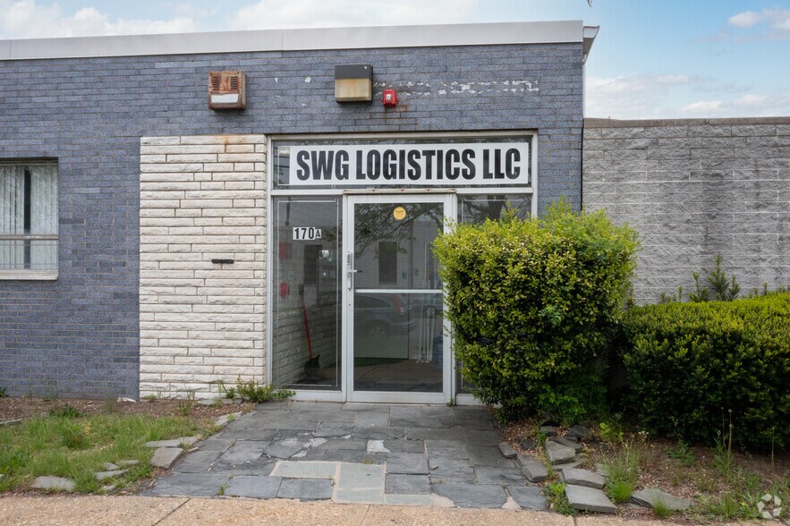 More Photos Of 170 Allen Blvd, Farmingdale Warehouse For Lease