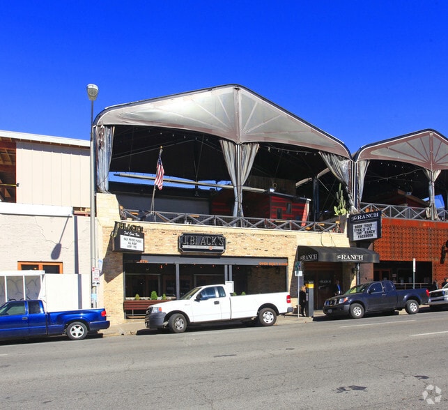 More Photos Of 710 W 6th St, Austin Bar For Lease