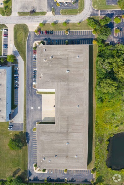 More Photos Of 417-419 Village Dr, Carol Stream Warehouse For Lease
