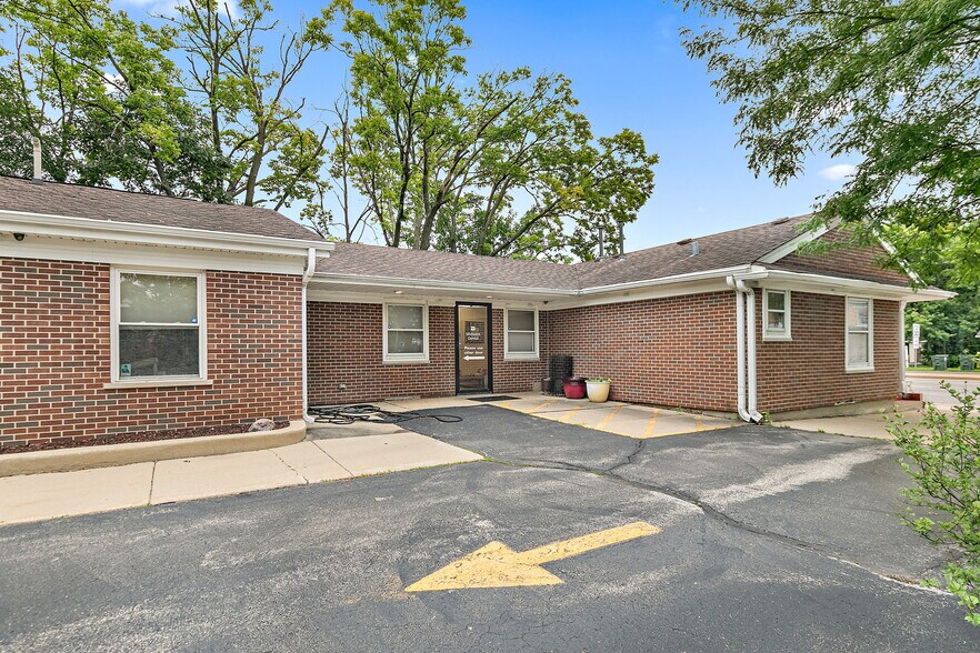 More Photos Of 712 W Main St, West Dundee Medical For Sale