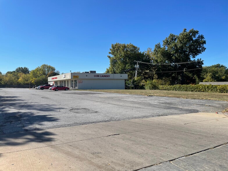 More Photos Of 6825-6829 E Bannister Rd, Kansas City General Retail For Sale