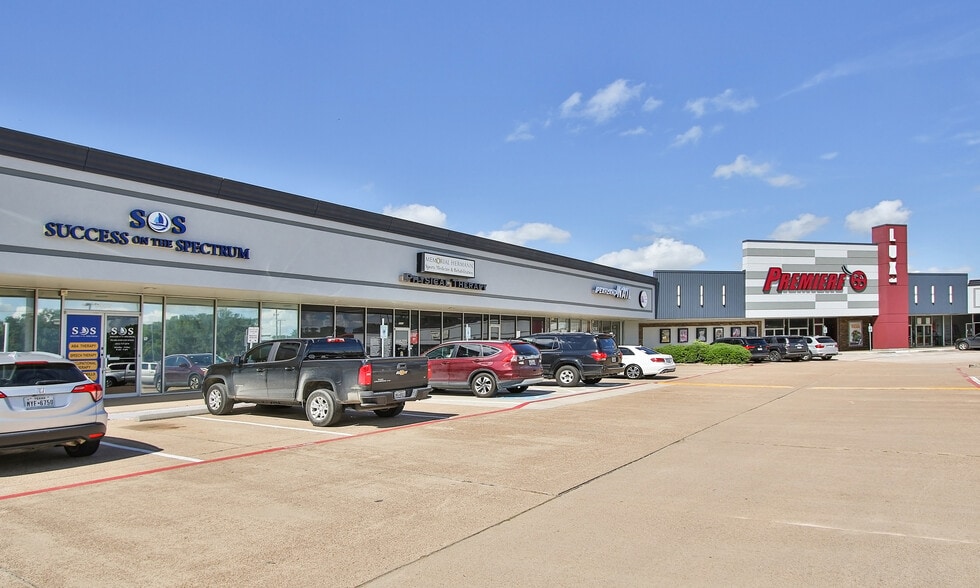 More Photos Of 5010-5096 W Broadway St, Pearland Storefront For Sale