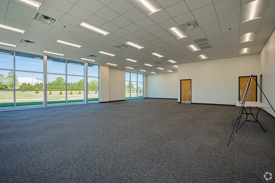 More Photos Of 3715 US Hwy 51, Southaven Distribution For Lease