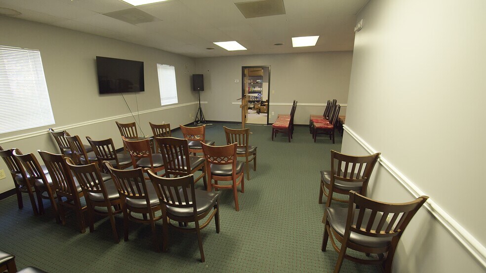 More Photos Of 3299 Northcrest Rd, Atlanta Office For Sale