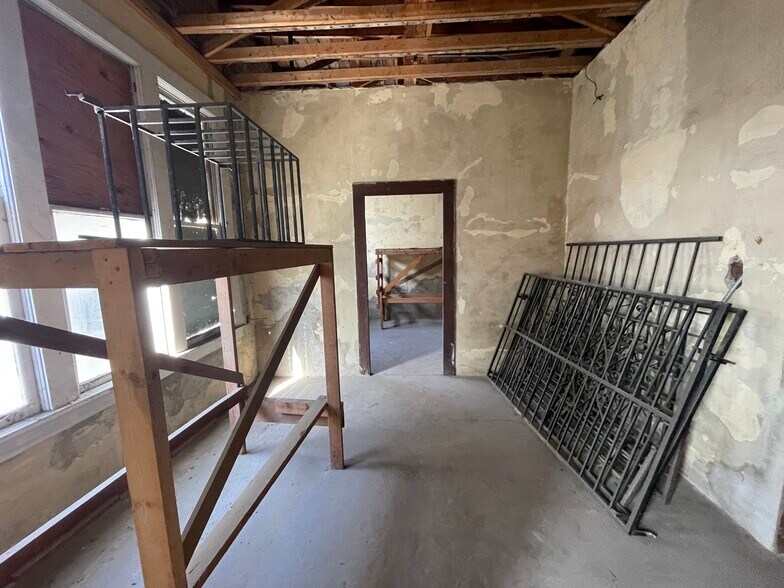 More Photos Of , Laredo General Retail For Sale