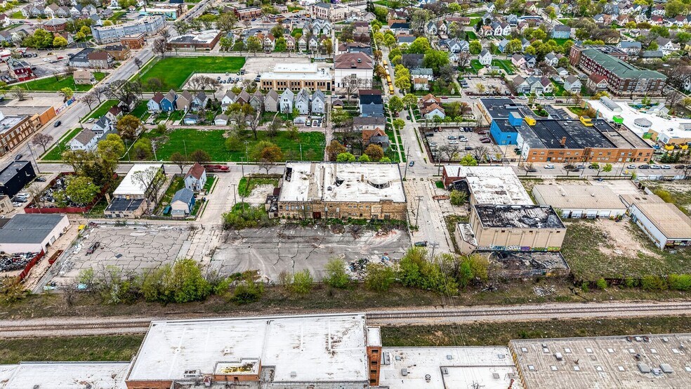 More Photos Of 3000 W Clarke St, Milwaukee Warehouse For Sale
