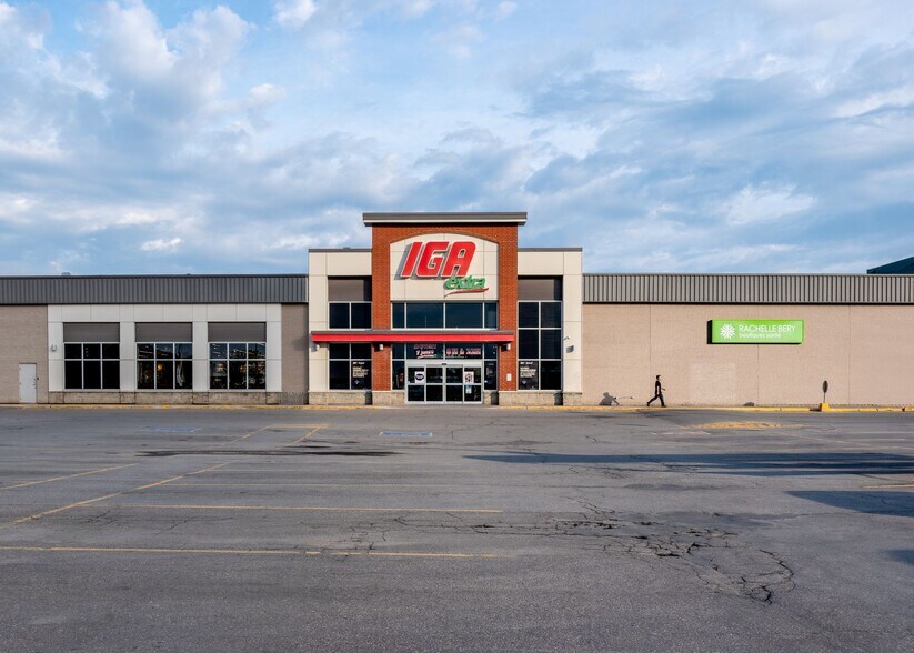 More Photos Of 1324 Boul Talbot, Chicoutimi General Retail For Lease