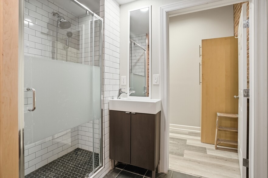 More Photos Of , Chicago Office For Sale