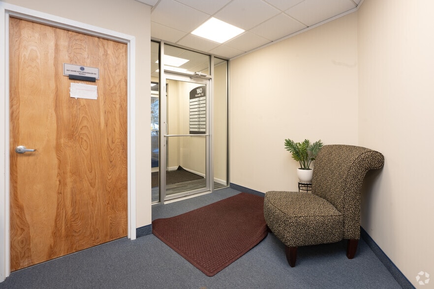More Photos Of 160 Howells Rd, Bay Shore Office For Lease
