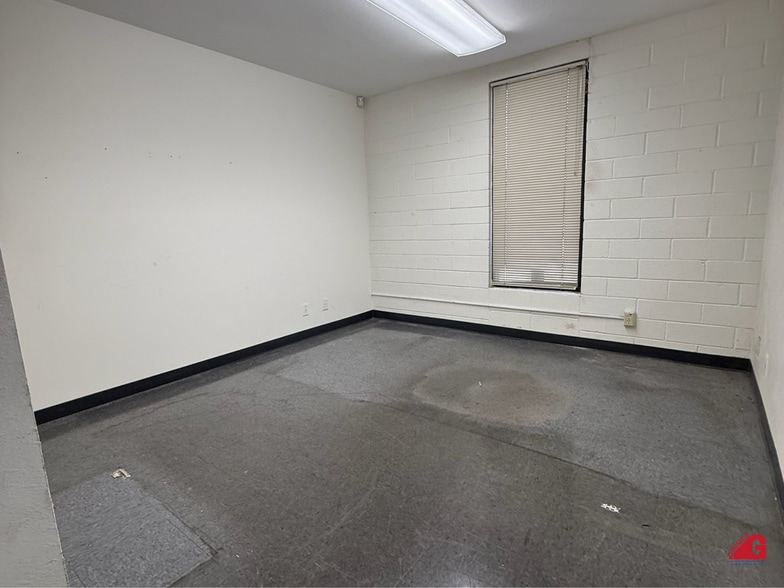 More Photos Of 21710-21730 Lassen St, Chatsworth Manufacturing For Lease
