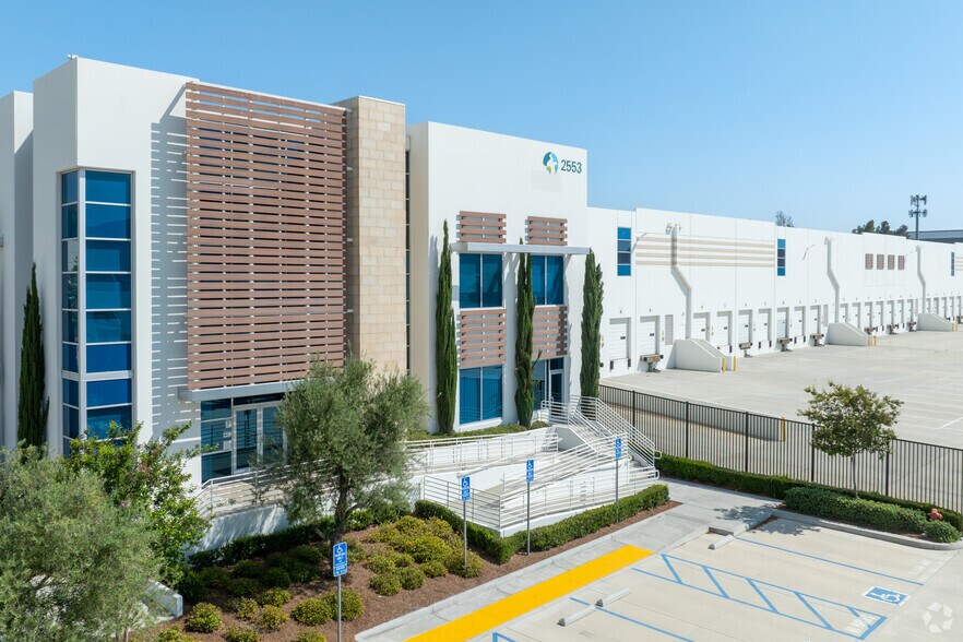 More Photos Of 2565 Sampson Ave, Corona Unknown For Lease