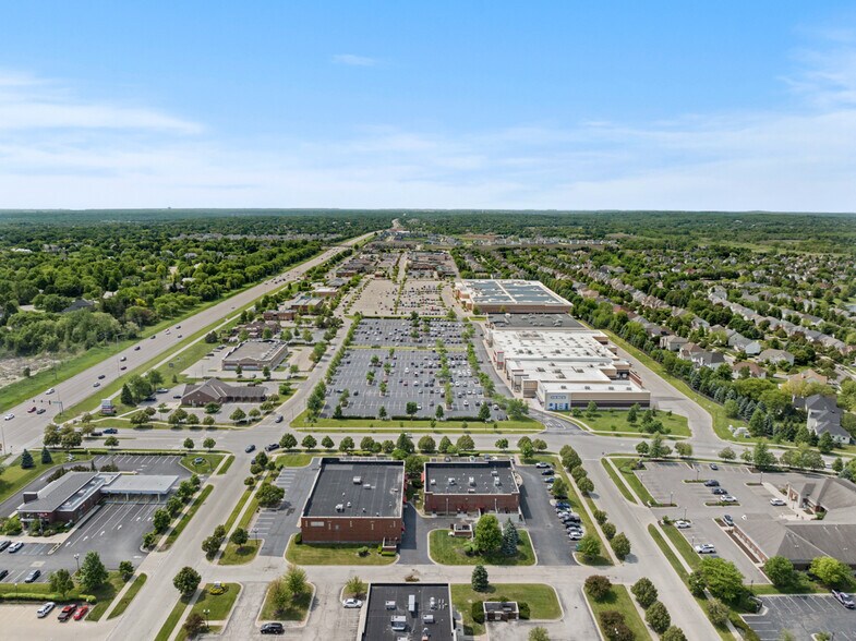 More Photos Of 474 Redington Dr, South Elgin Auto Dealership For Sale