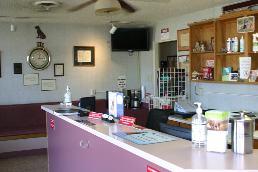 More Photos Of 207 China Grade Loop, Bakersfield Veterinarian Kennel For Sale