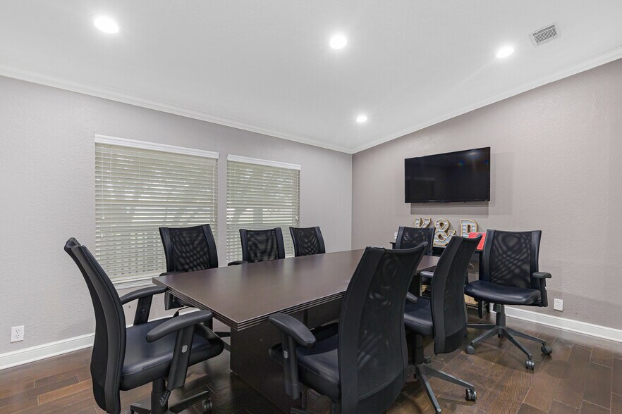 More Photos Of 9949 Clodine Rd, Richmond Office For Sale