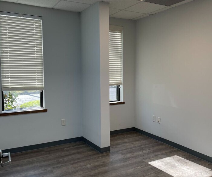 More Photos Of 1015 Nine North Dr, Alpharetta Light Distribution For Lease