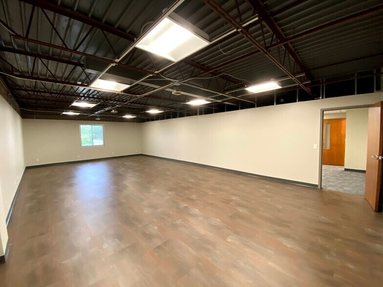 More Photos Of 441-445 NW Old Highway 8, New Brighton Storefront Retail Office For Lease