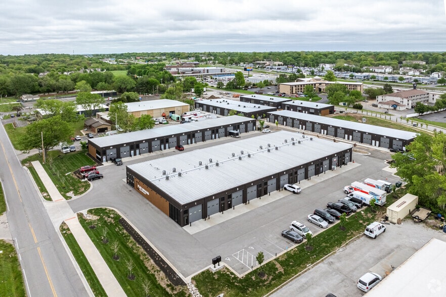 More Photos Of 3405 NW Jefferson St, Blue Springs Flex For Lease