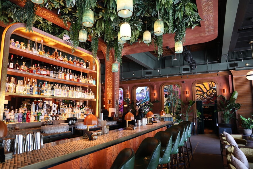 More Photos Of 5556 NE 4th Ct, Miami Restaurant For Lease