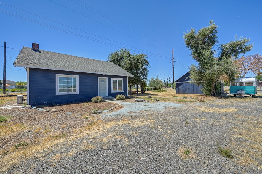 More Photos Of 19435 East St, Woodland Specialty For Sale