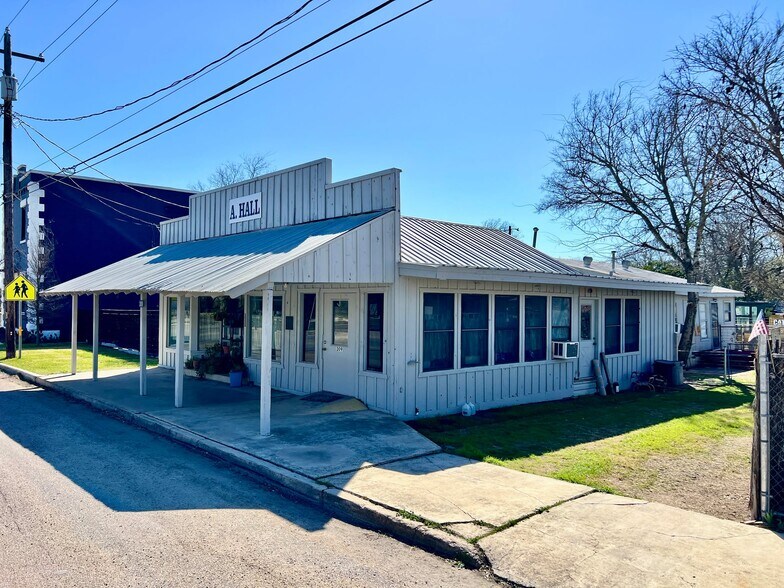 More Photos Of 309 FM 480, Center Point Fast Food For Sale