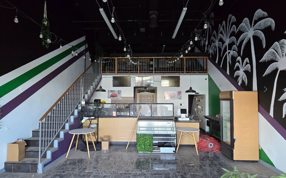 More Photos Of 5700 N Mesa Dr, El Paso Storefront For Lease