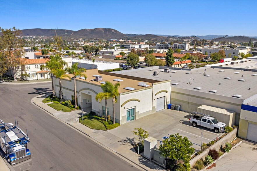 More Photos Of 227 Pawnee St, San Marcos Warehouse For Lease