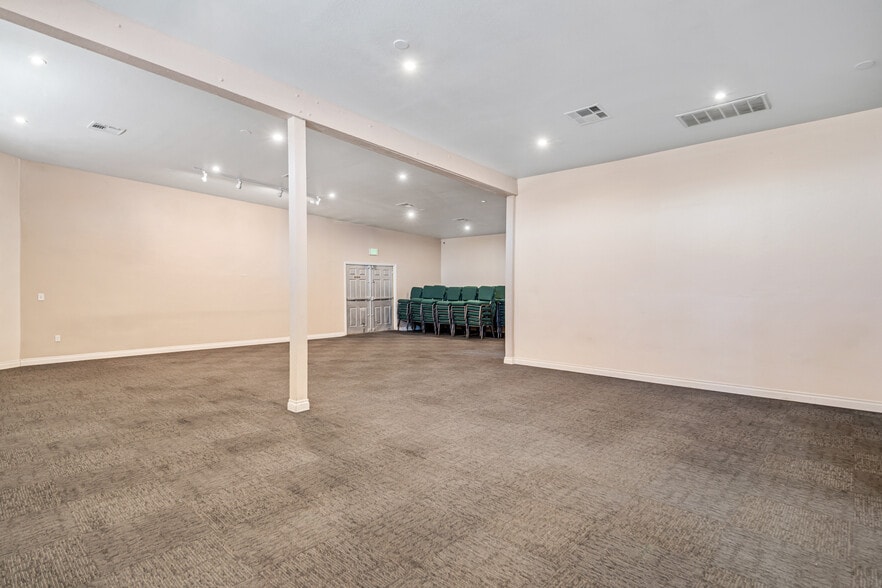 More Photos Of 8837 E Palmdale Blvd, Palmdale Research And Development For Sale