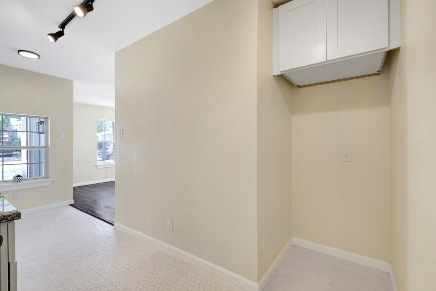 More Photos Of 834 W Russell Pl, San Antonio Apartments For Sale