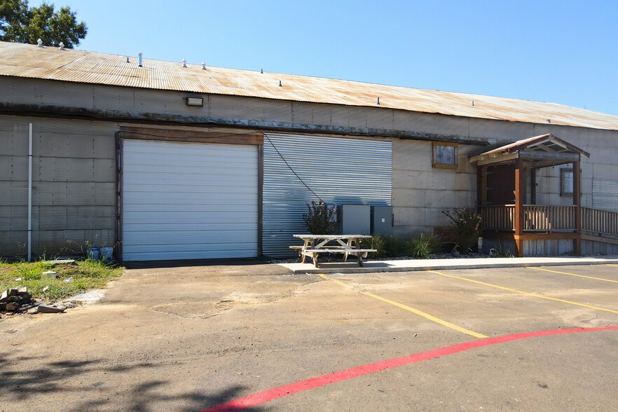 More Photos Of 416 E 16th St, Mount Pleasant Restaurant For Sale