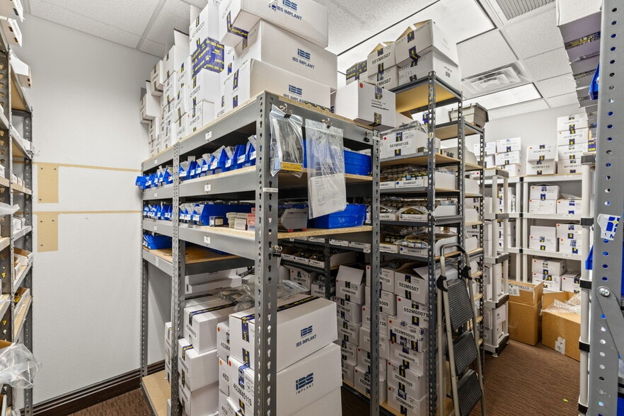 More Photos Of 7830 W Sahara Ave, Las Vegas Office For Sale