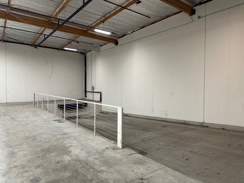 More Photos Of 1710 Ives Ave, Oxnard Warehouse For Lease
