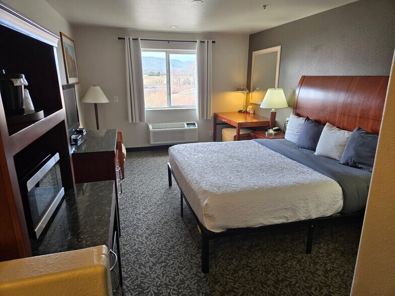 More Photos Of 8350 Razorback Rd, Colorado Springs Hotel For Sale