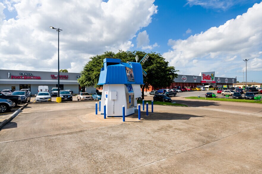 More Photos Of 800-900 S Wayside Dr, Houston Unknown For Lease