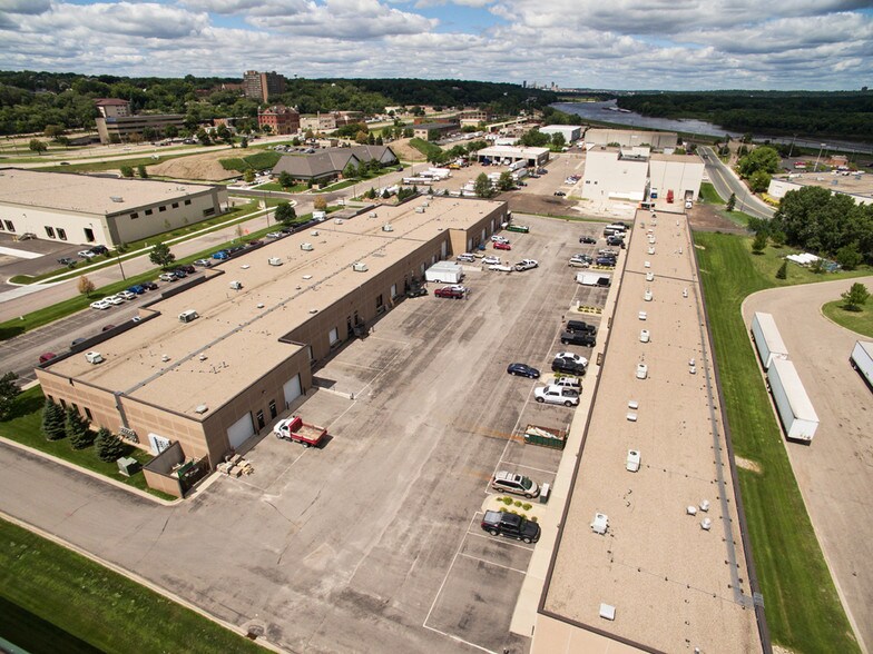 More Photos Of 151-187 Bridgepoint Dr, South Saint Paul Light Manufacturing For Lease