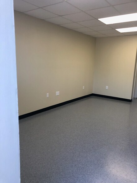 More Photos Of 2600 Center St, Deer Park Manufacturing For Lease