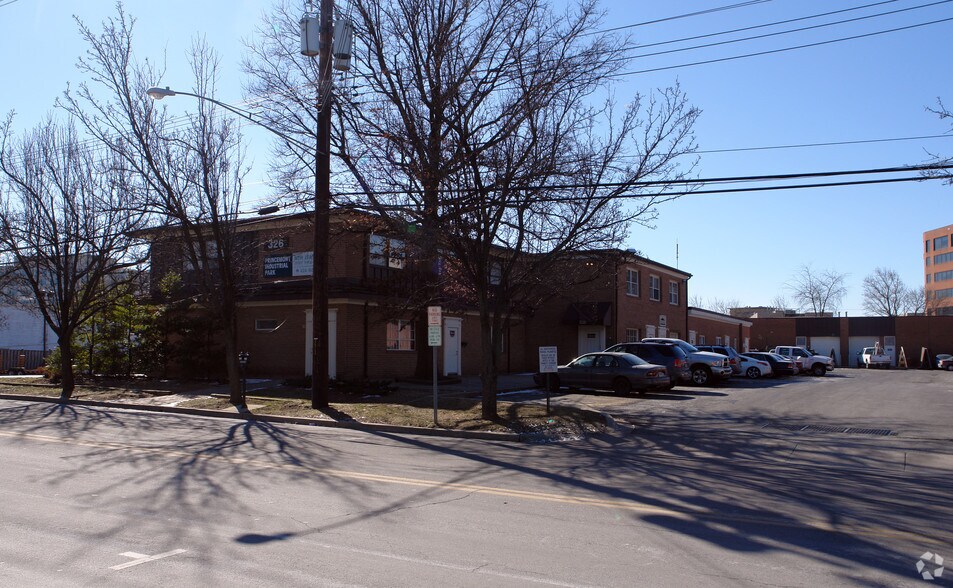 More Photos Of 326 N Stonestreet Ave, Rockville Flex For Lease