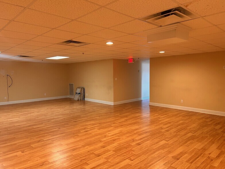 More Photos Of 1030 Campbell St, Thomasville Warehouse For Lease