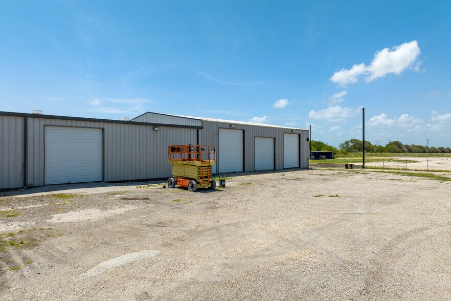 More Photos Of 8808 County Road 1458, Taft Flex For Sale