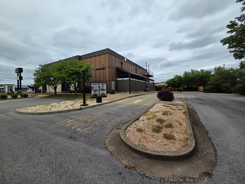 More Photos Of 2450 Scottsville Rd, Bowling Green Restaurant For Lease
