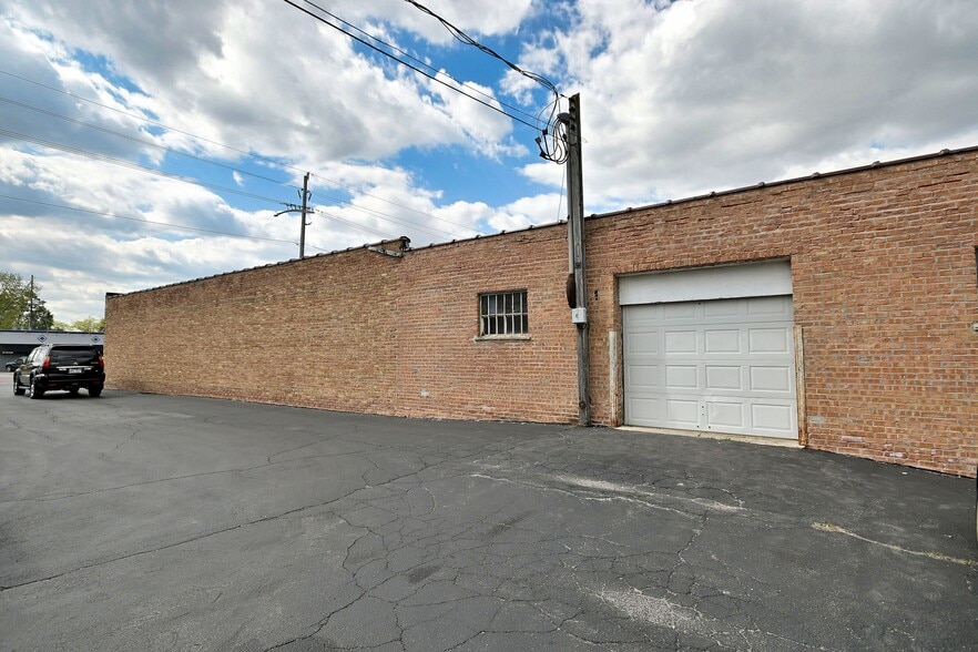 More Photos Of 2345 N Mannheim Rd, Melrose Park Freestanding For Sale