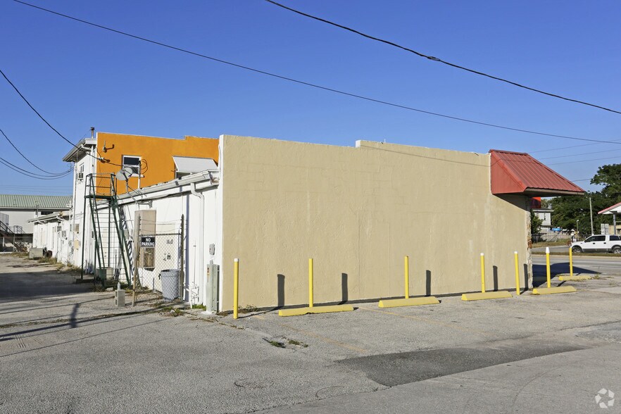 More Photos Of 104-118 Us Highway 27 S, Avon Park Storefront Retail Office For Sale