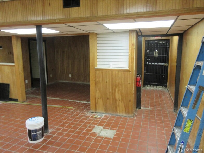 More Photos Of 21665 Groesbeck Hwy, Warren Office For Sale