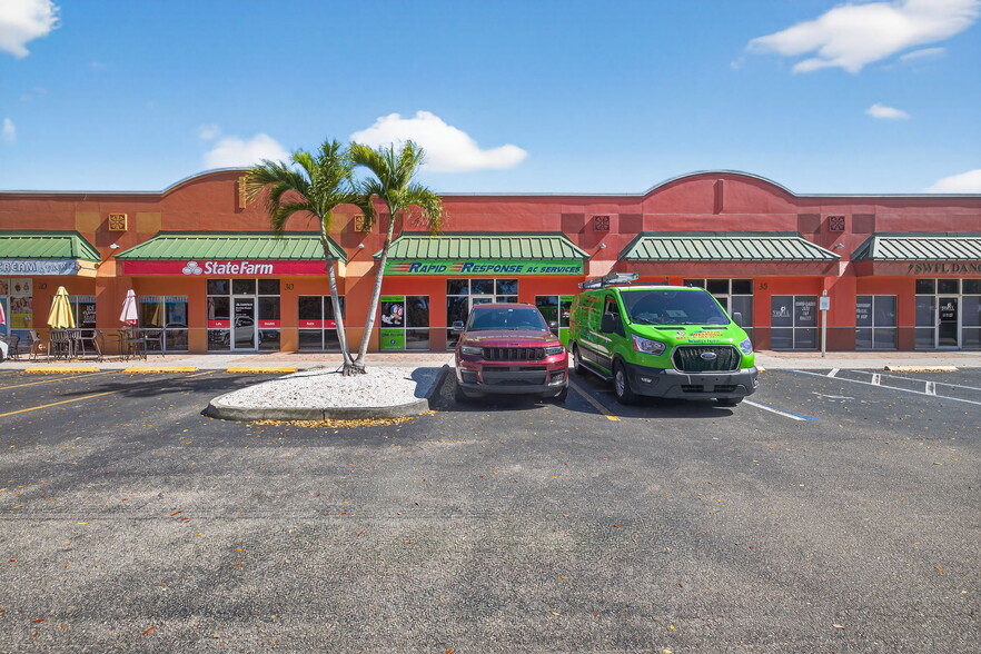 More Photos Of 12220 Towne Lake Dr, Fort Myers Unknown For Lease