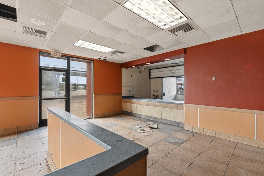 More Photos Of 1721 S Mechanic St, El Campo Fast Food For Sale