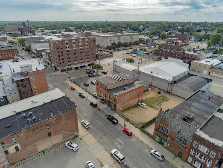 More Photos Of 217 W Main St, Freeport Office Residential For Sale