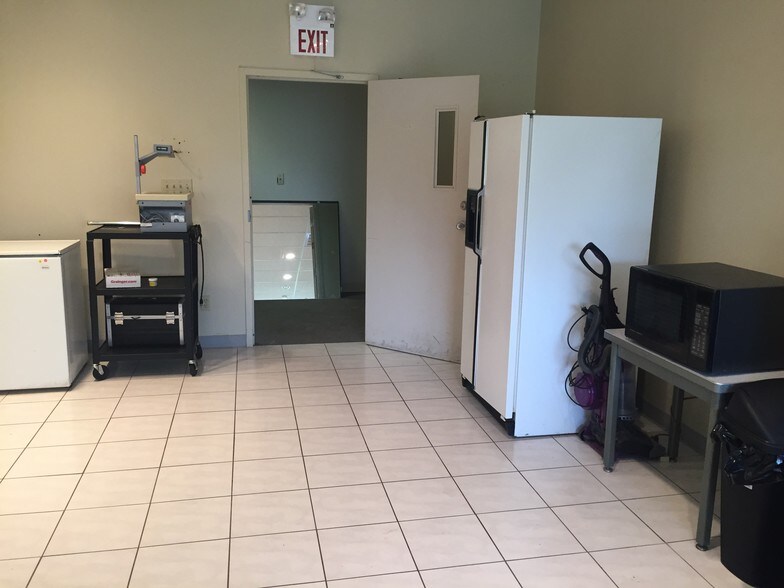 More Photos Of 275 Center Rd, Monroeville Office For Lease