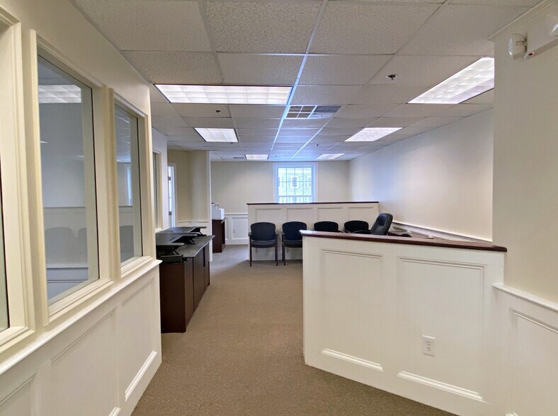 More Photos Of 8 Cedar St, Woburn Medical For Lease