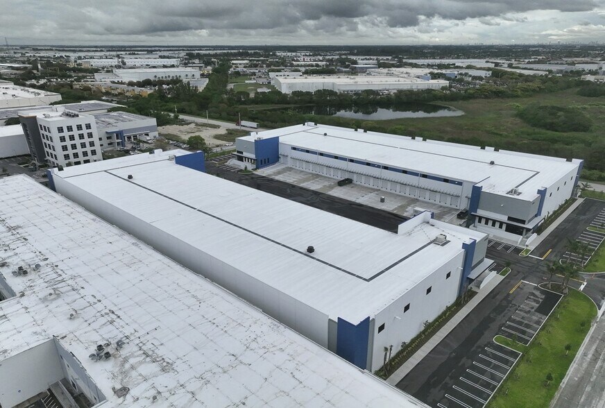 More Photos Of 11550 NW 124th St, Medley Unknown For Lease