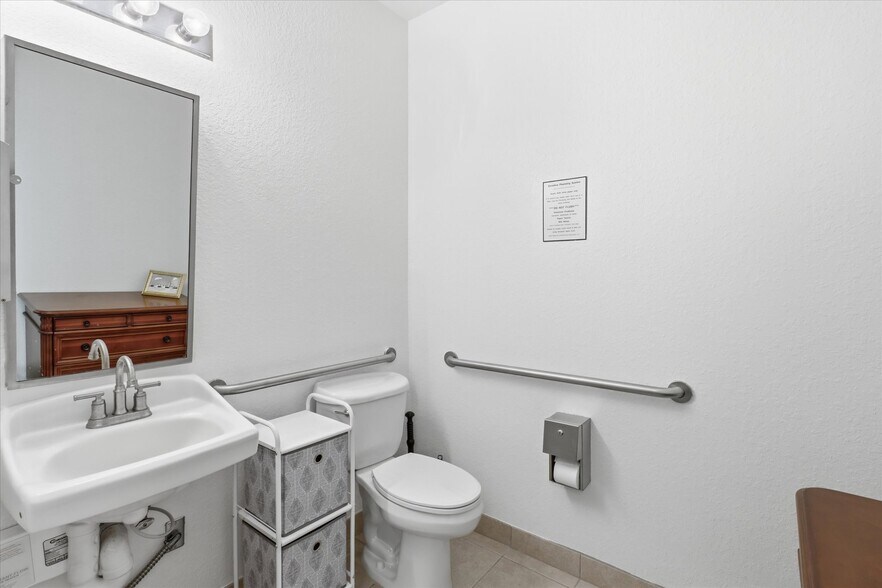More Photos Of 4009-4033 W 1st St, Sanford Office For Sale
